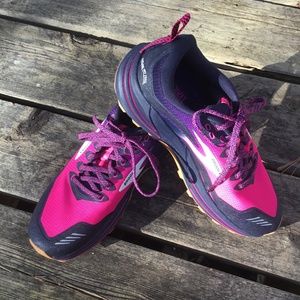 Woman’s Brooks Cascadia 16 Trail Running Shoes